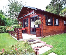 Holzblockhaus in Putbus in idyllischer Alleinlage