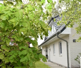 Calm Holidya Home with Garden in Zingst Germany