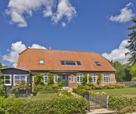 Altes Schulhaus Panoramawohnung strandnah, Gartennutzung, Saunanutzung, Meerblick