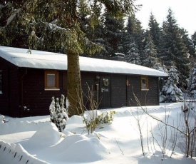 Hüttenflair am See mit Kamin