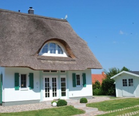 Thatched Holiday Home in Rerik with Terrace