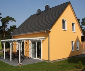 K 99 - Ferienhaus mit Kamin & WLAN in Röbel an der Müritz