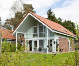 E4 - Ferienhaus für die ganze Familie mit Sauna, herrlichem Ausblick & grossem Garten in Röbel an der Müritz