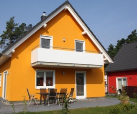 K 76 - Haus Nordlicht mit Kamin & Sauna im Müritz-Ferienpark Röbel in Röbel an derMüritz